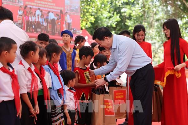 Phó Thủ tướng Mai Văn Chính dự Lễ khởi công trường phổ thông liên cấp tại xã biên giới Đắk Lắk