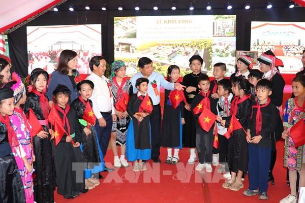 Phó Thủ tướng Nguyễn Chí Dũng dự Lễ khởi công xây dựng 5 trường học ở biên giới Tuyên Quang