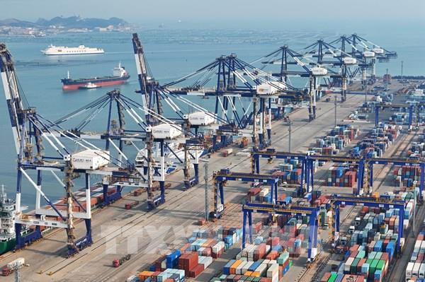 Trung Quốc tạm dừng thu “phí cảng đặc biệt” với tàu Mỹ