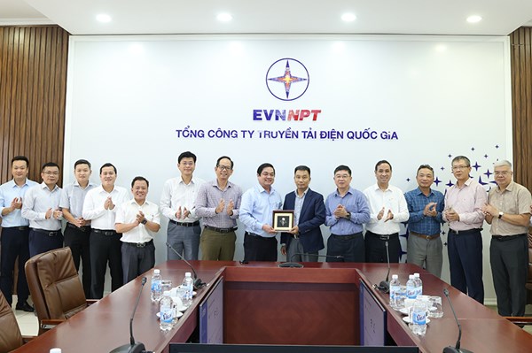 Cà Mau làm việc với EVNNPT về triển khai các dự án truyền tải điện