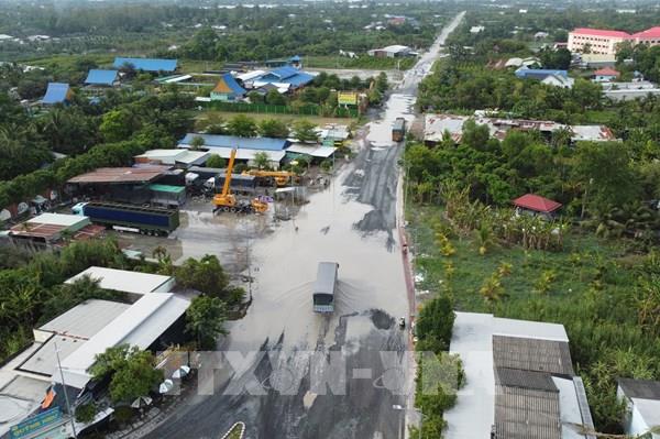 Đường hàng trăm tỷ ở Đồng Tháp biến thành "ổ voi”, "ổ gà”