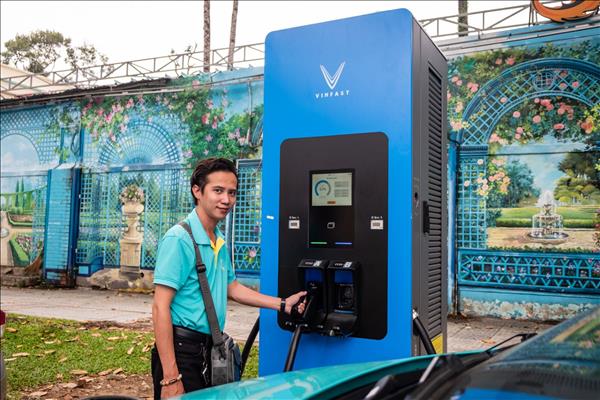 Từ Hà Nội đến TP.HCM, trạm sạc xe điện phủ dày