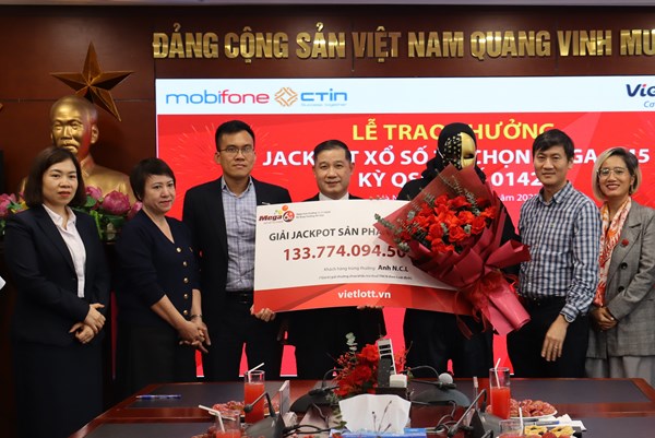 Nam thanh niên trúng Jackpot Vietlott hơn 133 tỷ đồng