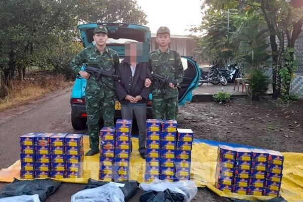 Bắt đối tượng vận chuyển trái phép hơn 100kg pháo lậu tại Đồng Nai