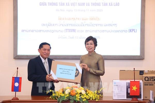 Tổng Giám đốc TTXVN Vũ Việt Trang hội đàm với Tổng Giám đốc Thông tấn xã Pathet Lào