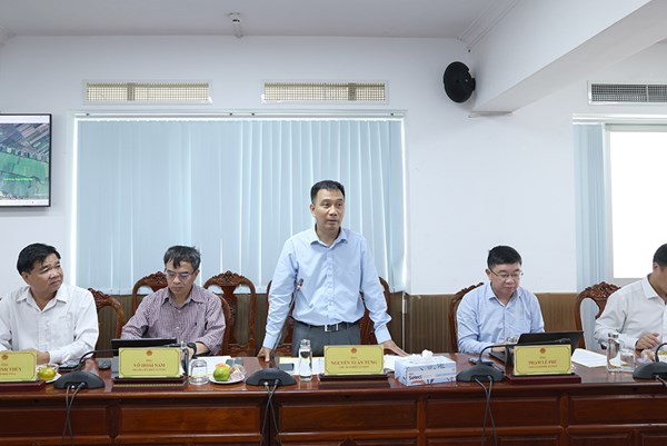 Di dời đường dây truyền tải điện giao chéo với đường cao tốc