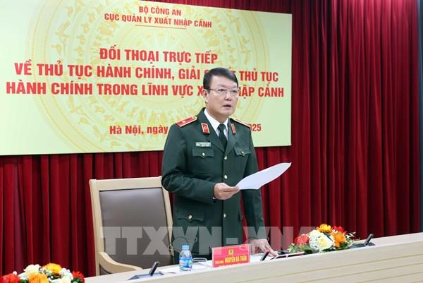Không còn tình trạng xếp hàng để làm thủ tục xuất nhập cảnh