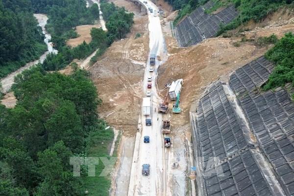 Khẩn trương xử lý 21 điểm sạt lở trên tuyến cao tốc La Sơn – Hòa Liên