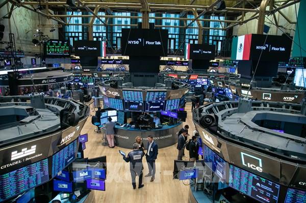 Phố Wall xáo động giữa những nỗi lo về cổ phiếu công nghệ và Fed