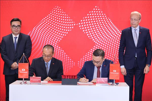 Techcombank chính thức phân phối sản phẩm Techcom Life