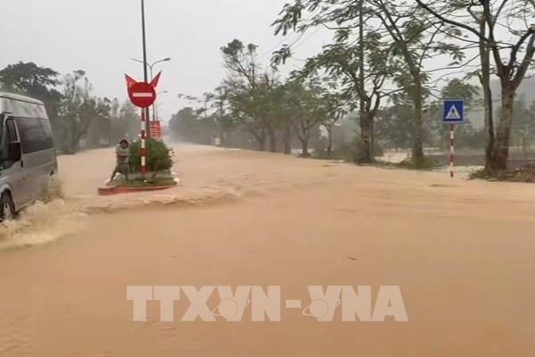 Huế cho học sinh nghỉ học trong ngày 17/11 do nước lũ dâng cao