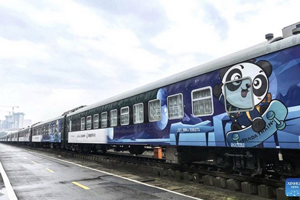 Trung Quốc phát triển đồng bộ đường sắt và du lịch
