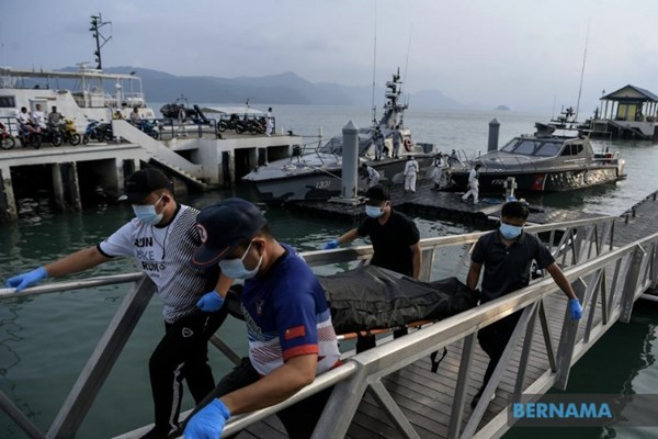 Interpol truy lùng đường dây buôn người sau vụ lật thuyền ở Malaysia