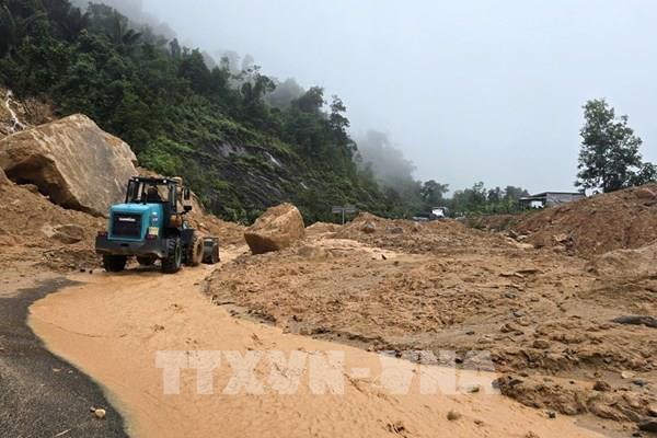 Thủ tướng yêu cầu khẩn trương khắc phục sự cố sạt lở đất tại đèo Khánh Lê