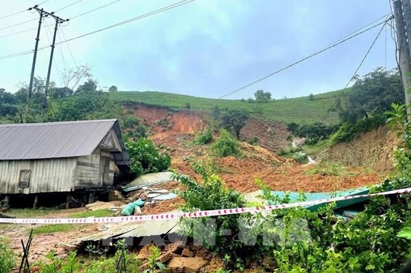 Đắk Lắk: Nhiều nhà bị vùi lấp, hàng chục hộ cô lập do mưa lớn