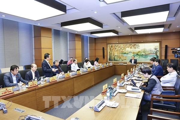 Đại biểu Quốc hội đề nghị ưu tiên miễn phí sách giáo khoa cho vùng khó khăn