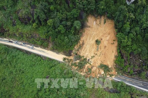 Bí thư Khánh Hòa trực tiếp chỉ đạo khắc phục sạt lở tại đèo Khánh Lê