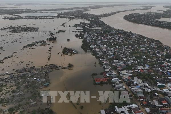 Hàng nghìn ngôi nhà vùng thấp trũng ở Huế bị ngập lụt