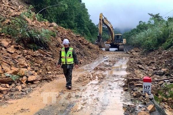 Mưa lũ làm 120 vị trí đường Quốc lộ, tỉnh lộ bị ngập, ách tắc