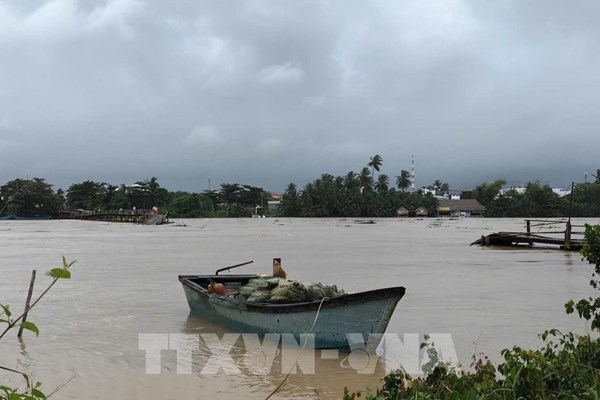 Miền Trung mưa lớn, nguy cơ lũ và sạt lở, miền Bắc bước vào đợt rét mạnh