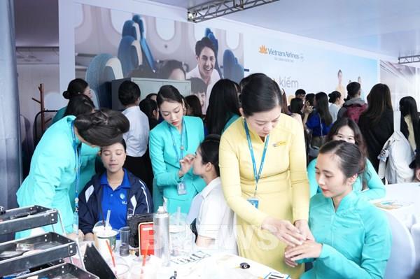 Hơn 1.600 sinh viên, thanh niên tham dự Ngày hội việc làm đầu tiên của Vietnam Airlines