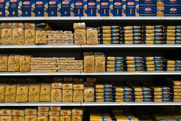 Các nhà sản xuất mỳ ống Italy đối mặt mức thuế quan trên 100% của Mỹ