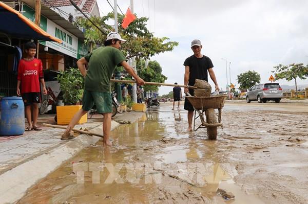 Khánh Hòa khắc phục hậu quả mưa lũ, hỗ trợ người dân ổn định cuộc sống