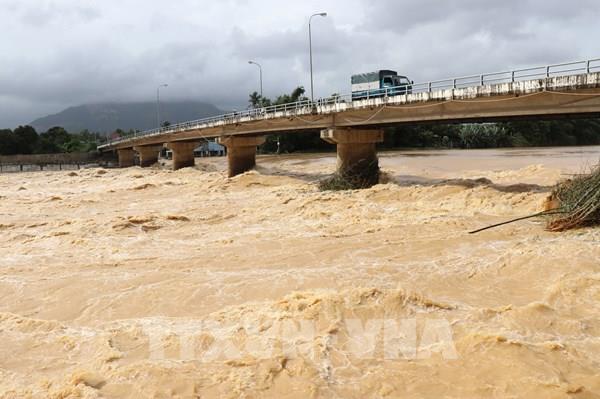 Lũ trên các sông ở khu vực Trung Bộ có khả năng kéo dài nhiều ngày
