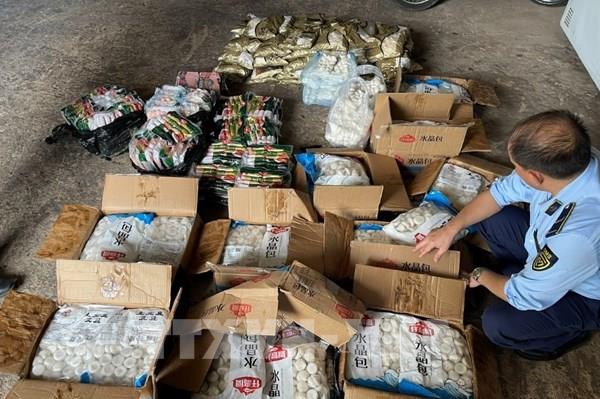 Phát hiện hàng trăm sản phẩm không rõ nguồn gốc xuất xứ