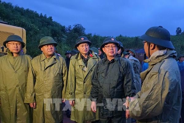 Phó Thủ tướng Hồ Quốc Dũng chỉ đạo khắc phục sạt lở tại đèo Khánh Lê 