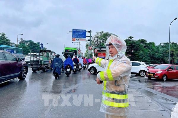 Xử lý nhiều xe buýt đi sai luồng tuyến tại khu vực phía Bắc cầu Chương Dương