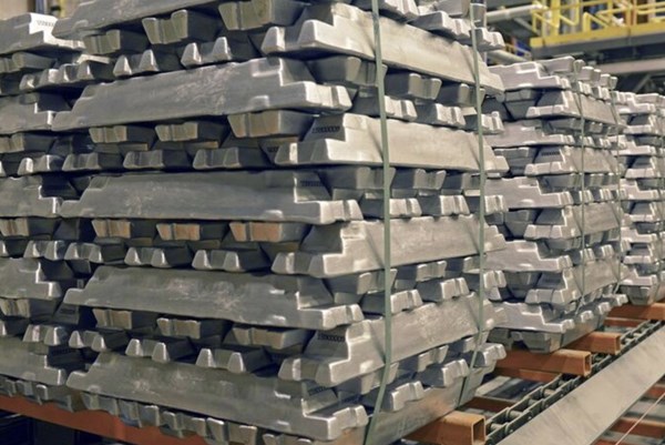 Thị trường nhôm đối mặt nguy cơ gián đoạn do phụ phí