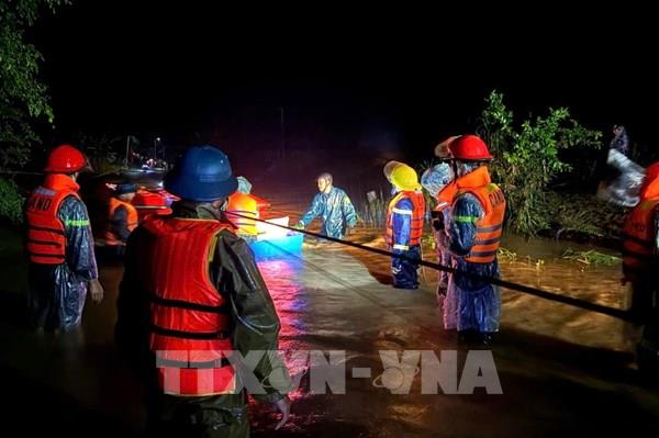 Đắk Lắk di dời khẩn hàng trăm hộ dân do mưa lớn và thủy điện xả lũ