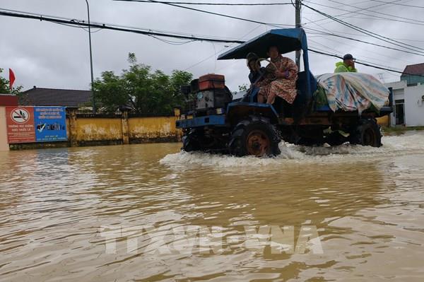 Khánh Hòa hỗ trợ di dời, ứng cứu người dân ở các khu vực có nguy cơ sạt lở, ngập lụt