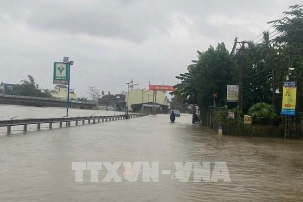 Quảng Ngãi: Mưa lớn, lũ trên các sông lên nhanh gây ngập nhiều nơi