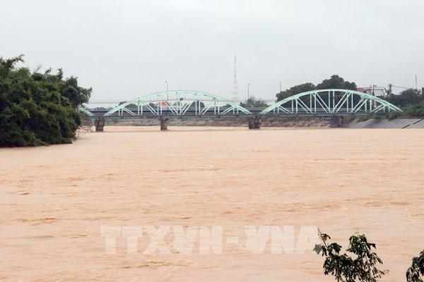 Khánh Hòa linh hoạt ứng phó với mưa lũ lớn, ngập lụt sâu tiếp diễn