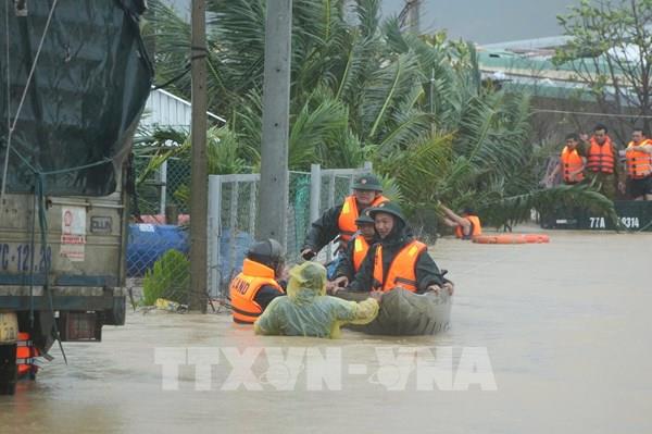 Gia Lai giúp dân di dời khỏi vùng ngập lụt