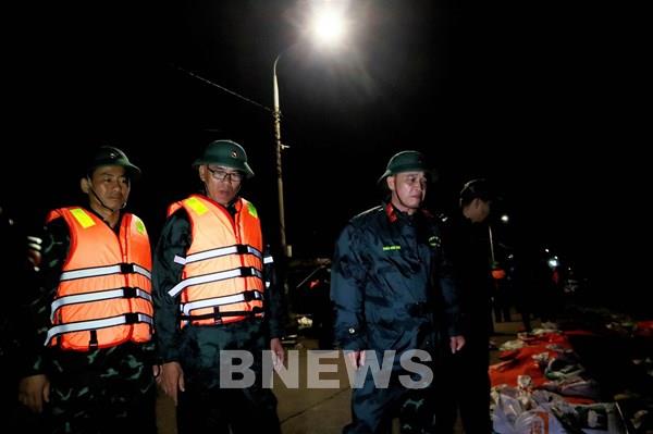 Đà Nẵng: Hơn 500 cán bộ, chiến sĩ xuyên đêm cứu hộ sạt lở ở thôn An Lương