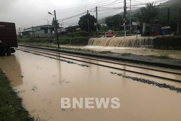 Ngày 19/11, ngừng chạy 4 mác tàu Thống nhất do ảnh hưởng mưa lũ tại Nam Trung Bộ