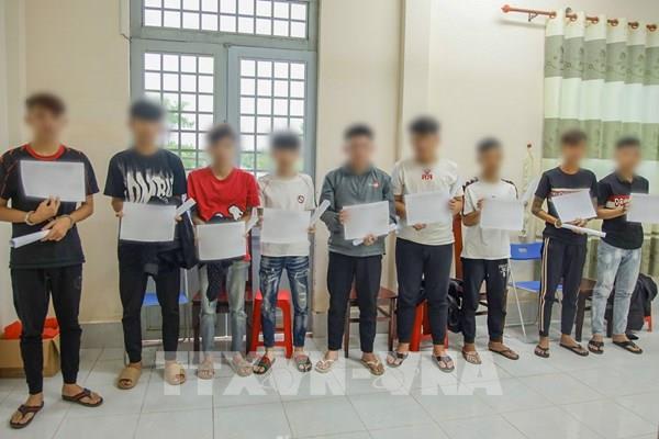 Bắt tạm giam 10 đối tượng dàn cảnh cướp điện thoại do mâu thuẫn tình cảm