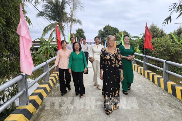 Đường thông, kinh tế mở: Nông thôn Vĩnh Long chuyển mình mạnh mẽ