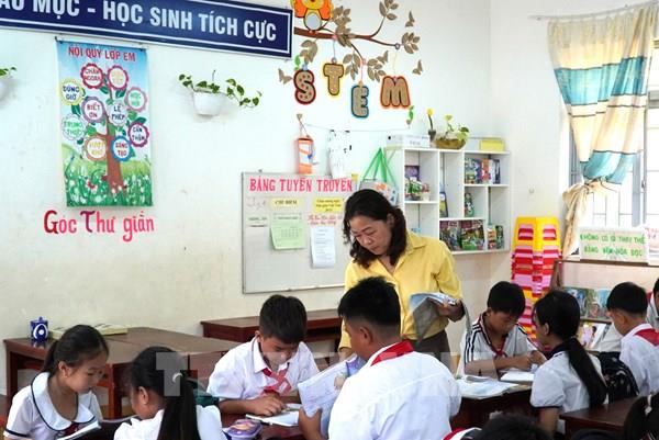 Vượt sóng ra đảo, giữ lửa cho sự nghiệp "trồng người"