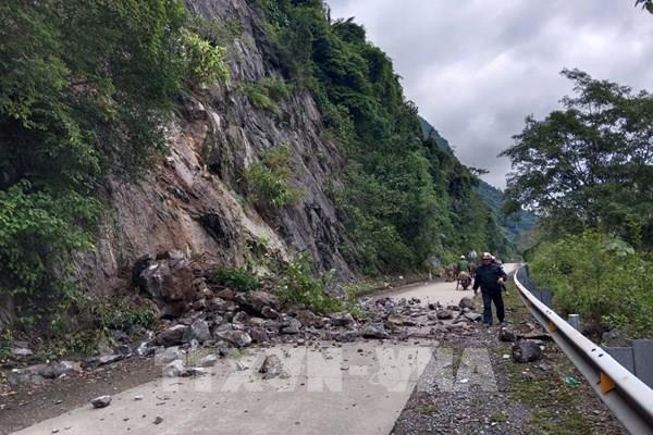 Quảng Trị: Sạt lở đá trên đường Hồ Chí Minh nhánh Tây