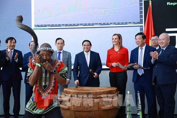 Thủ tướng Phạm Minh Chính thăm Thị trường chứng khoán Johannesburg của Nam Phi
