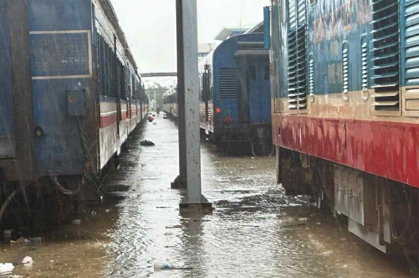 Tiếp tục ngừng chạy nhiều đoàn tàu từ Hà Nội, Đà Nẵng, Sài Gòn