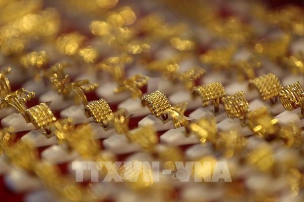 Giá vàng thế giới chốt tuần trong trạng thái giằng co