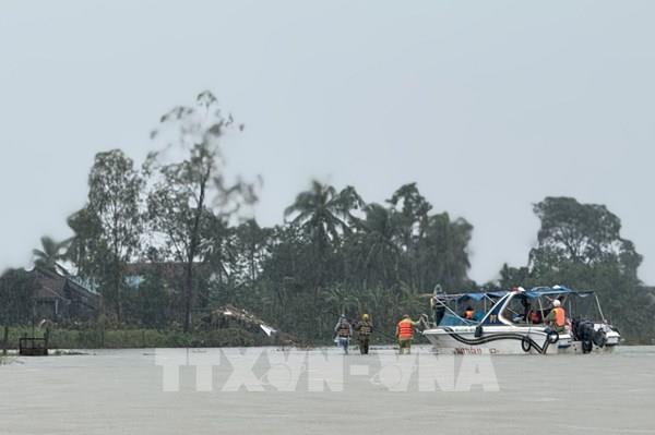 Hải quan khẩn trương hỗ trợ thông quan hàng viện trợ khẩn cấp cho các tỉnh bị bão lũ