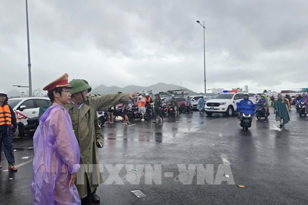 Khôi phục nhanh giao thông, đặc biệt là tuyến đường phục vụ cứu hộ, cứu nạn