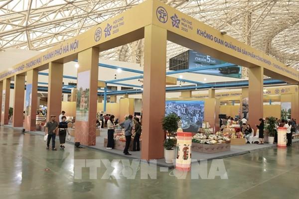 Hà Nội kiến tạo năng lực cạnh tranh - Bài 1: Từ chuyển đổi xanh đến xúc tiến thương mại hiện đại