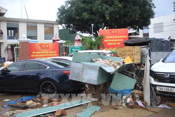 Khánh Hòa tất bật gượng dậy giữa ngổn ngang sau lũ